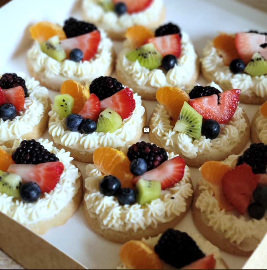 Mini Fruit Pizzas The Crafty Platter